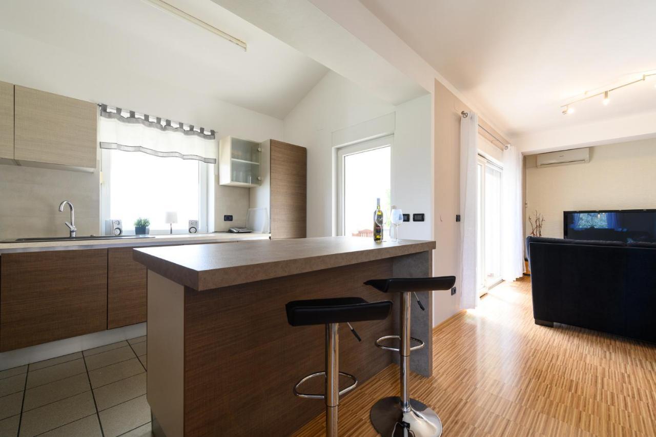 Villa Elisa Kaštelir Eksteriør billede