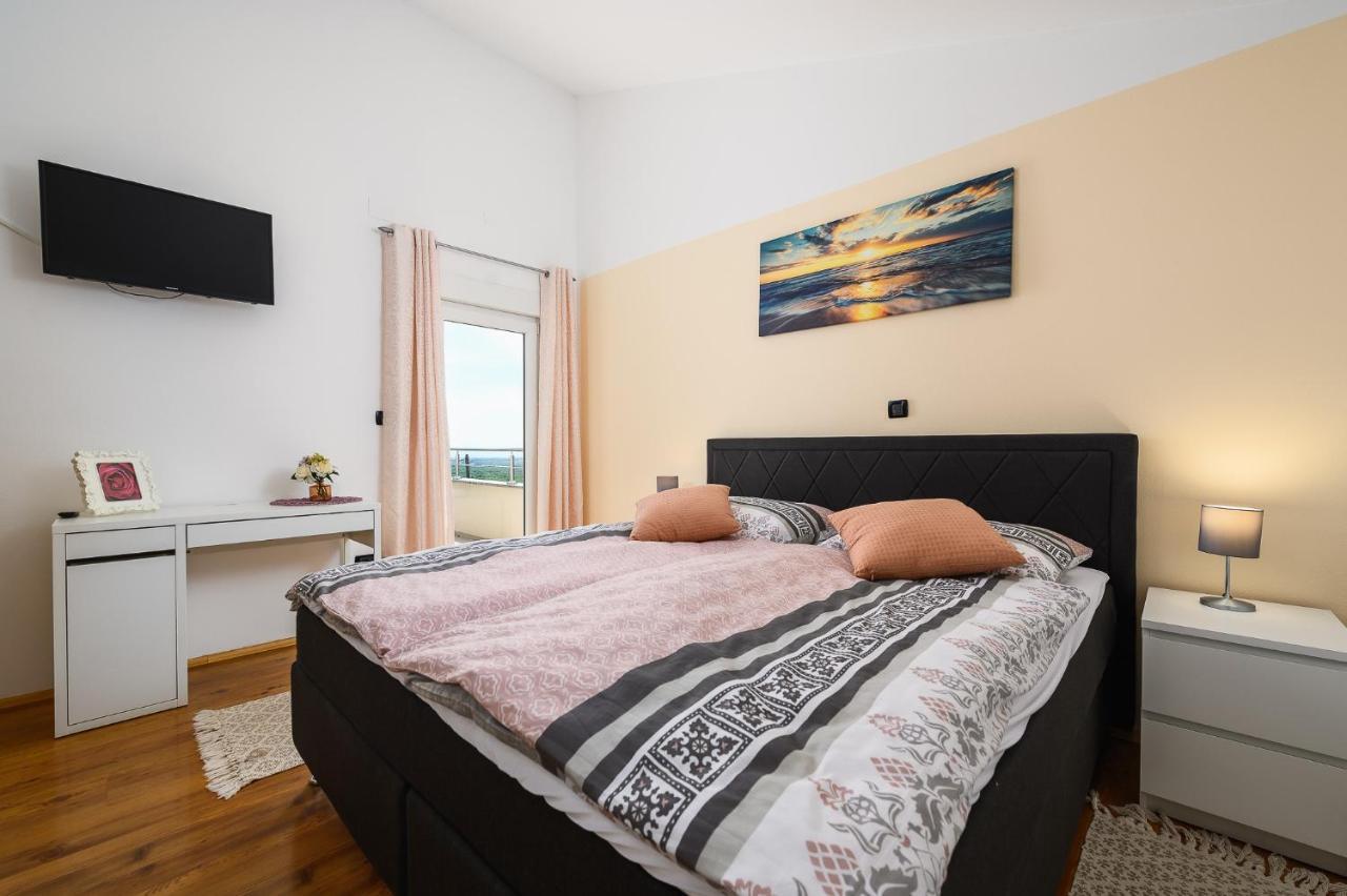 Villa Elisa Kaštelir Eksteriør billede