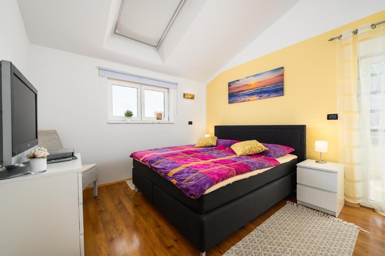 Villa Elisa Kaštelir Eksteriør billede